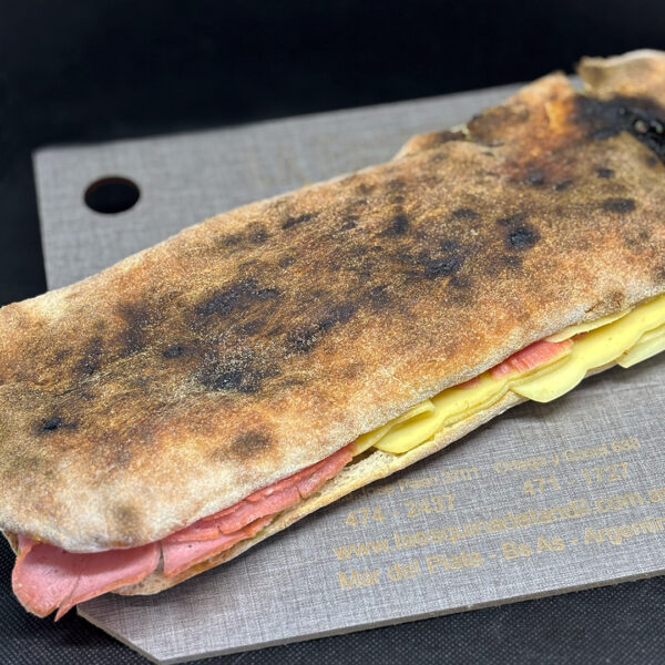 SANDWICH DE MORTADELA Y SALSA DE PISTACHO