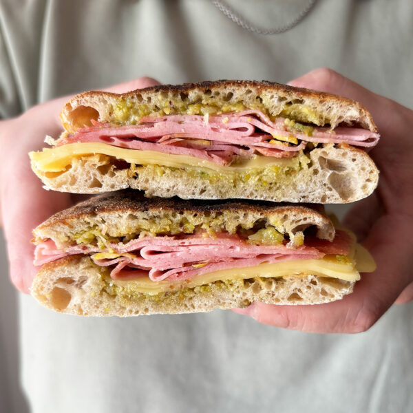 SANDWICH DE MORTADELA Y SALSA DE PISTACHO - Image 2